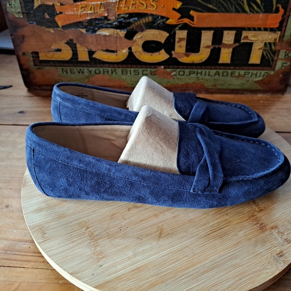 Land's End Slippers, Women Size 9, Unisex, Blue Suede Slip On Flats - Picture 3 of 10